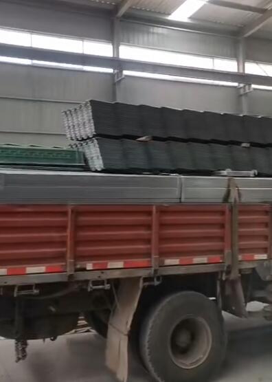 樹脂瓦一車車的發貨！再次恭喜草莓视频二维码下载入口建材，甘肅樹脂瓦廠家直銷的魅力！